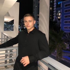 Meet your Posher, Devin